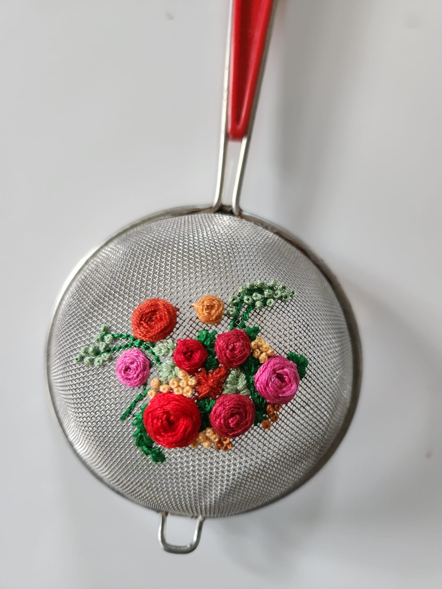 Petite passoire brodée